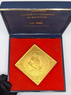 MEDAILLE CARREE REPRODUCTION NUMISMATIQUE EN LAITON